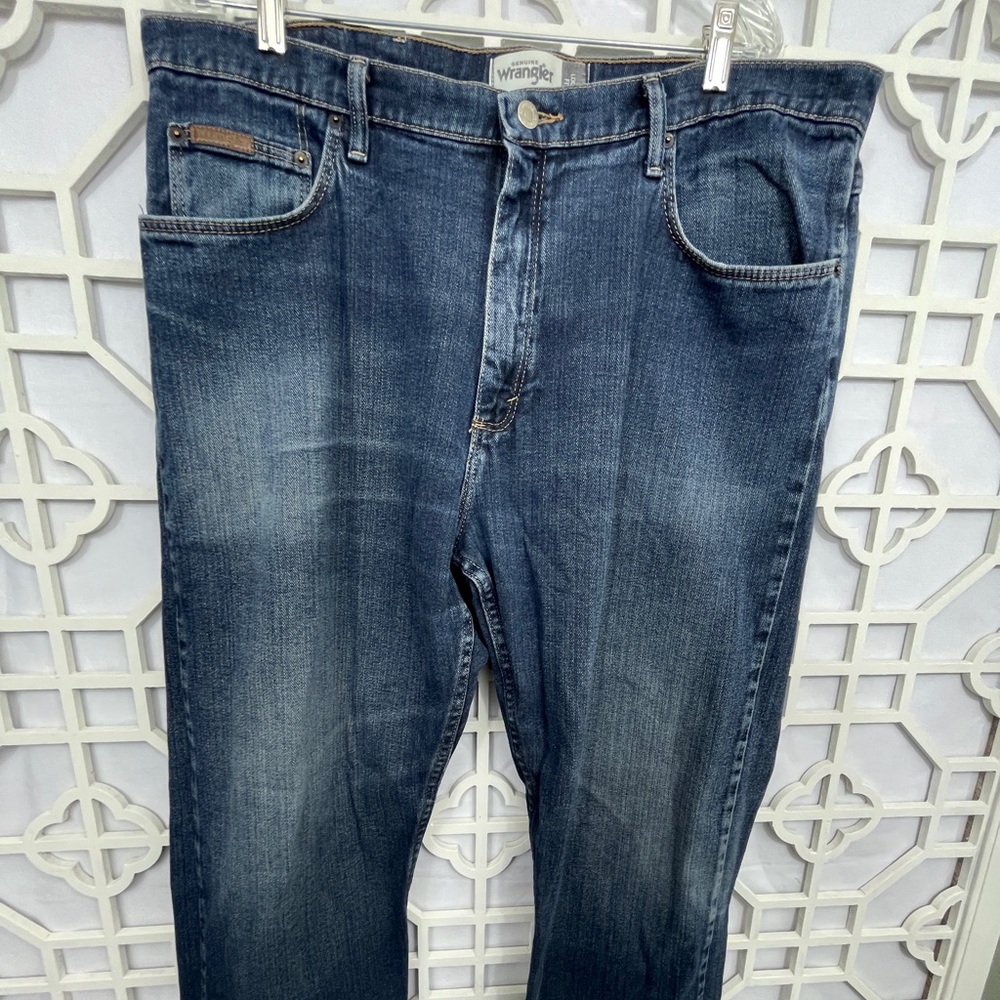 Wrangler 38x31 Loose Fit Faded Blue Jeans
